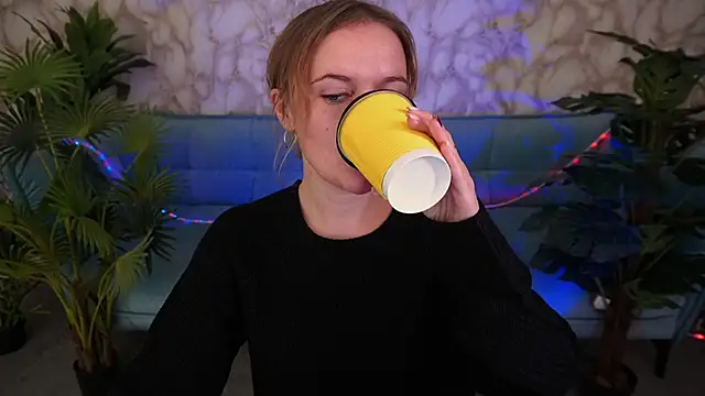 MaribelRiverr  online show from 10/11/25, 05:39