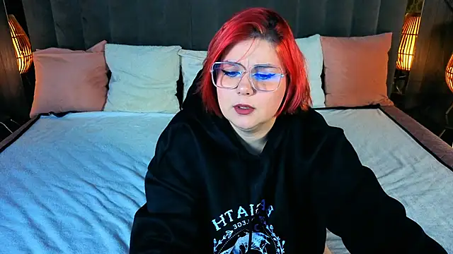 Snapshot of BettyDark chatting on 09/28/25, 08:03 BettyDark online show from 09/28/25, 08:03