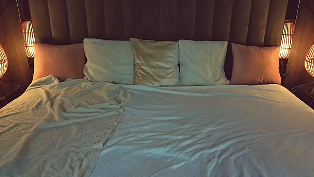 Snapshot of BettyDark chatting on 11/27/25, 08:33 BettyDark online show from 11/27/25, 08:33