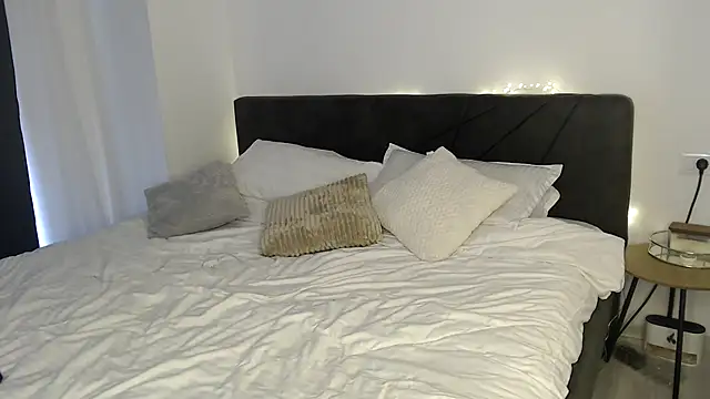 ElizabethAC online show from 12/16/24, 10:08