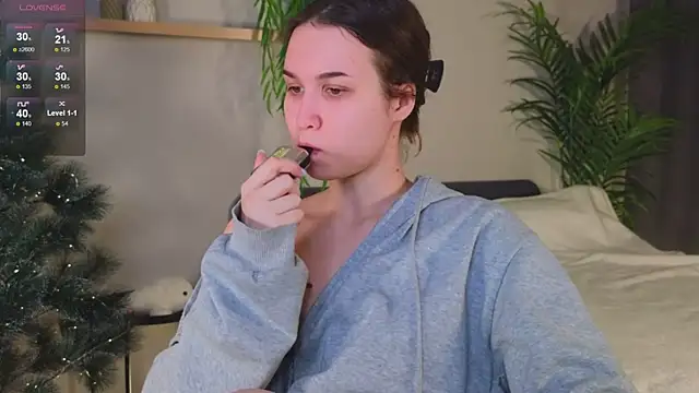 Snapshot of Roxie_Mils chatting on 12/21/24, 02:58 Roxie Mils online show from 12/21/24, 02:58