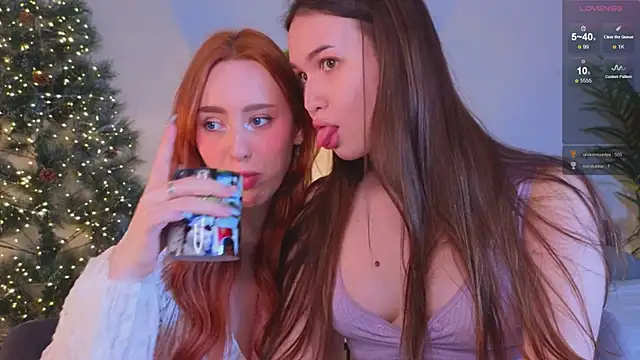 Snapshot of Roxie_Mils chatting on 12/22/24, 03:33 Roxie Mils online show from 12/22/24, 03:33