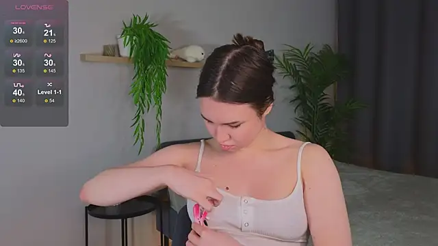 Snapshot of Roxie_Mils chatting on 02/04/25, 03:26 Roxie Mils online show from 02/04/25, 03:26