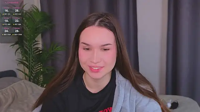 Snapshot of Roxie_Mils chatting on 02/09/25, 02:18 Roxie Mils online show from 02/09/25, 02:18