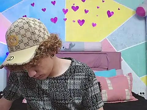 Snapshot of tylor_boy chatting on 09/23/25, 08:34 tylor boy online show from 09/23/25, 08:34