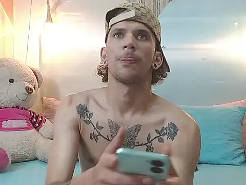 Snapshot of tylor_boy chatting on 11/26/25, 05:58 tylor boy online show from 11/26/25, 05:58