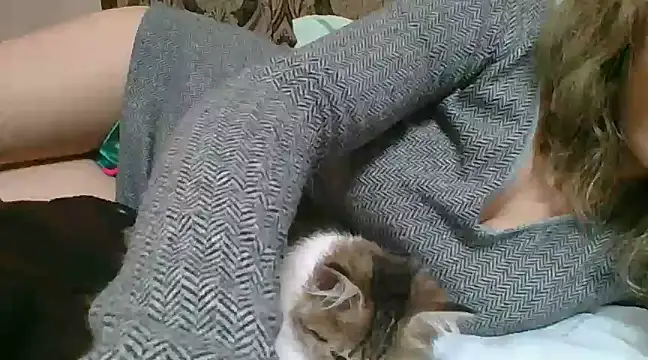 Snapshot of Emma_99 chatting on 02/01/25, 11:32 Emma 99 online show from 02/01/25, 11:32