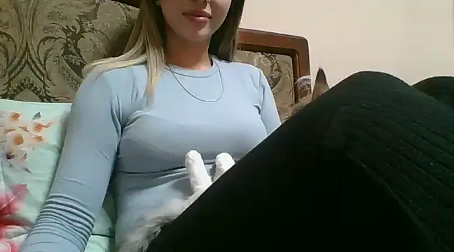 Snapshot of Emma_99 chatting on 02/11/25, 04:46 Emma 99 online show from 02/11/25, 04:46