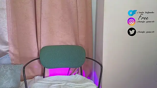 Snapshot of angie_bigboobs_ chatting on 12/02/24, 04:20 angie bigboobs online show from 12/02/24, 04:20