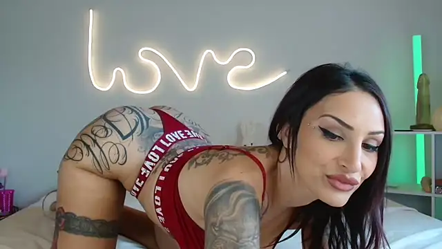 JuliaVegaOff online show from 05/07/26, 11:26