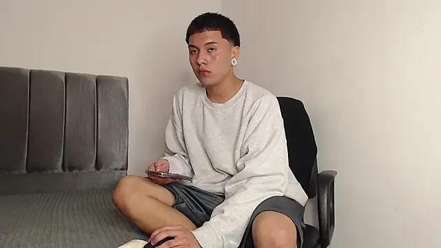 Snapshot of alex-lover chatting on 02/07/25, 04:48 alex-lover online show from 02/07/25, 04:48