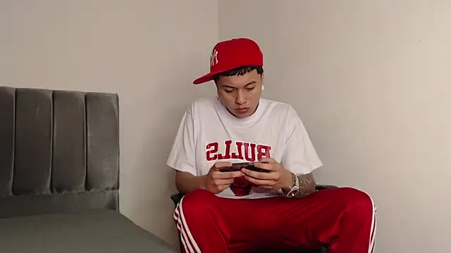 Snapshot of alex-lover chatting on 02/15/25, 08:11 alex-lover online show from 02/15/25, 08:11