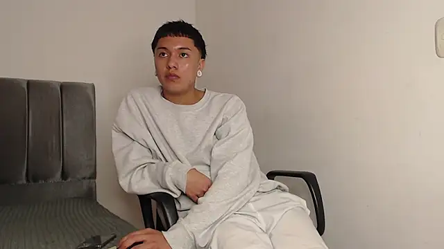 Snapshot of alex-lover chatting on 02/22/25, 05:12 alex-lover online show from 02/22/25, 05:12