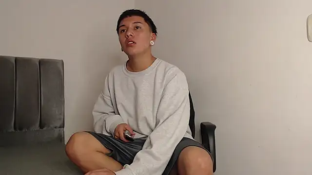 Snapshot of alex-lover chatting on 02/26/25, 01:11 alex-lover online show from 02/26/25, 01:11