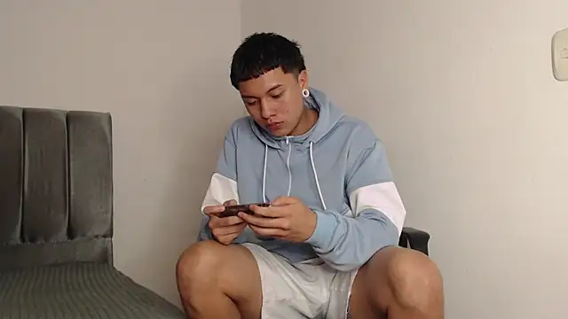 Snapshot of alex-lover chatting on 02/28/25, 04:32 alex-lover online show from 02/28/25, 04:32