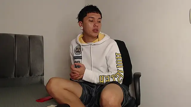 Snapshot of alex-lover chatting on 03/05/25, 12:38 alex-lover online show from 03/05/25, 12:38