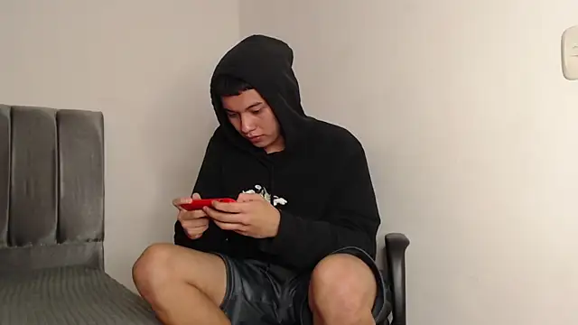 Snapshot of alex-lover chatting on 03/06/25, 05:24 alex-lover online show from 03/06/25, 05:24