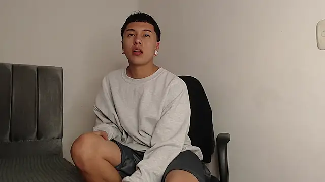 Snapshot of alex-lover chatting on 03/18/25, 01:00 alex-lover online show from 03/18/25, 01:00