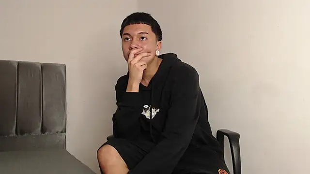 Snapshot of alex-lover chatting on 03/21/25, 06:05 alex-lover online show from 03/21/25, 06:05