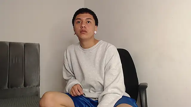 Snapshot of alex-lover chatting on 09/19/25, 01:29 alex-lover online show from 09/19/25, 01:29