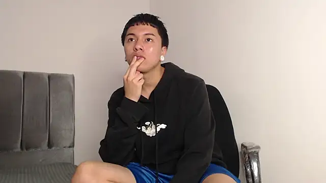 Snapshot of alex-lover chatting on 10/01/25, 01:22 alex-lover online show from 10/01/25, 01:22