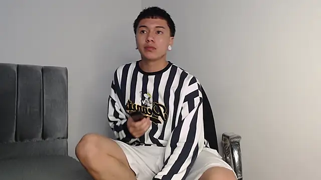 Snapshot of alex-lover chatting on 10/11/25, 12:43 alex-lover online show from 10/11/25, 12:43