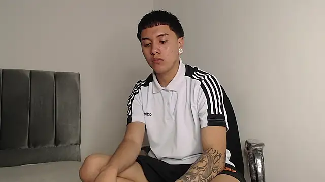 Snapshot of alex-lover chatting on 10/22/25, 02:23 alex-lover online show from 10/22/25, 02:23