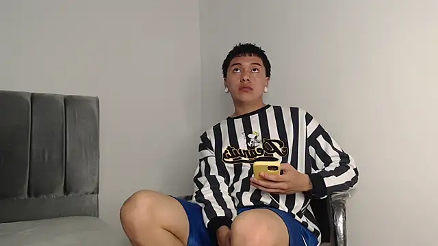 Snapshot of alex-lover chatting on 10/30/25, 01:40 alex-lover online show from 10/30/25, 01:40