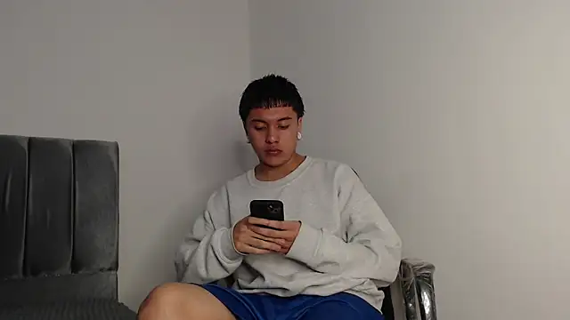 Snapshot of alex-lover chatting on 11/09/25, 02:21 alex-lover online show from 11/09/25, 02:21