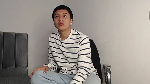 Snapshot of alex-lover chatting on 11/18/25, 01:44 alex-lover online show from 11/18/25, 01:44