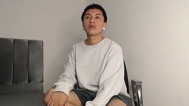 Snapshot of alex-lover chatting on 12/17/25, 01:22 alex-lover online show from 12/17/25, 01:22