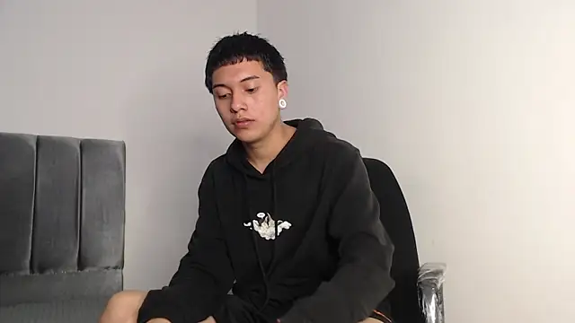 Snapshot of alex-lover chatting on 12/19/25, 12:17 alex-lover online show from 12/19/25, 12:17