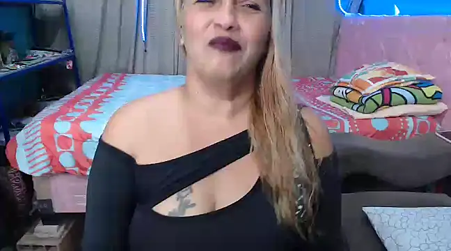 Snapshot of mom_son_dirty chatting on 02/07/25, 02:15 mom son dirty online show from 02/07/25, 02:15