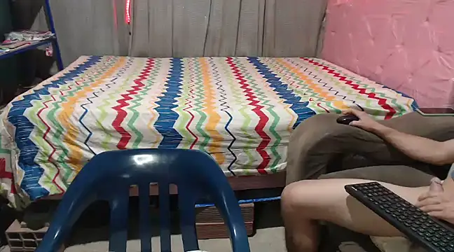 Snapshot of mom_son_dirty chatting on 02/14/25, 11:09 mom son dirty online show from 02/14/25, 11:09