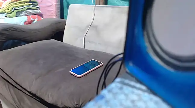 Snapshot of mom_son_dirty chatting on 03/05/25, 12:38 mom son dirty online show from 03/05/25, 12:38