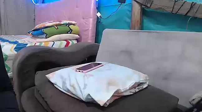 Snapshot of mom_son_dirty chatting on 03/15/25, 03:16 mom son dirty online show from 03/15/25, 03:16