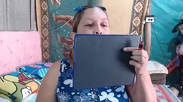 Snapshot of mom_son_dirty chatting on 11/04/25, 02:05 mom son dirty online show from 11/04/25, 02:05