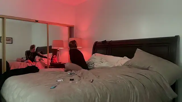 Snapshot of _Studio4Three_ chatting on 02/16/26, 03:41 Studio4Three online show from 02/16/26, 03:41