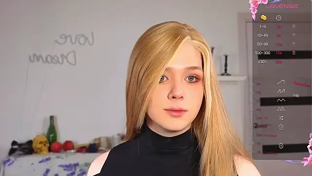  yourFoxy  online show from 11/06/25, 12:39