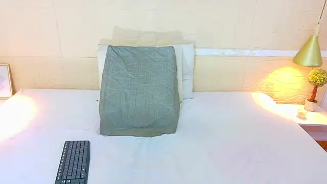 Chocolatte bar online show from 02/24/26, 01:09