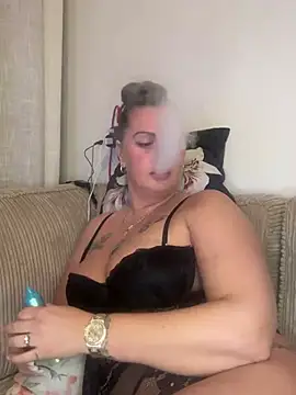 Snapshot of vanessaNL chatting on 02/02/25, 09:56 vanessaNL online show from 02/02/25, 09:56