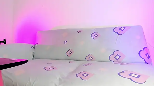 LoveBirds  1 online show from 03/20/25, 07:57