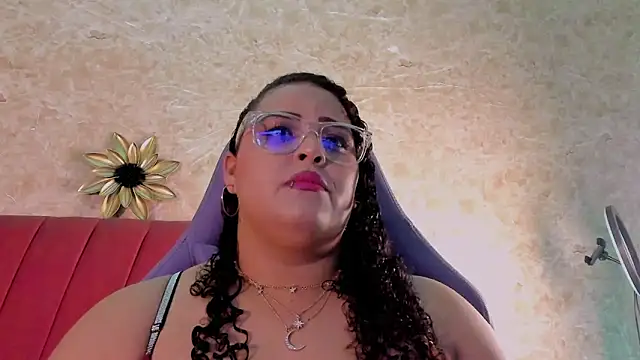 juli 2tyes online show from 10/19/25, 04:02