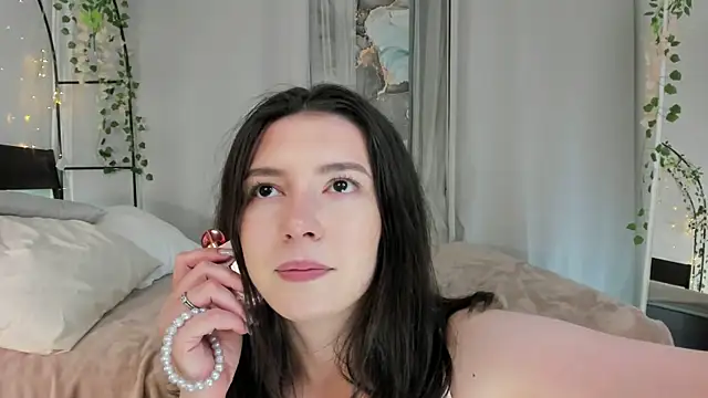 Julietta Romanis online show from 07/14/26, 12:46