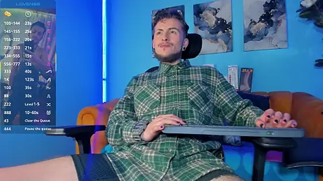 Snapshot of _hairybeard_ chatting on 10/14/25, 05:41 hairybeard online show from 10/14/25, 05:41