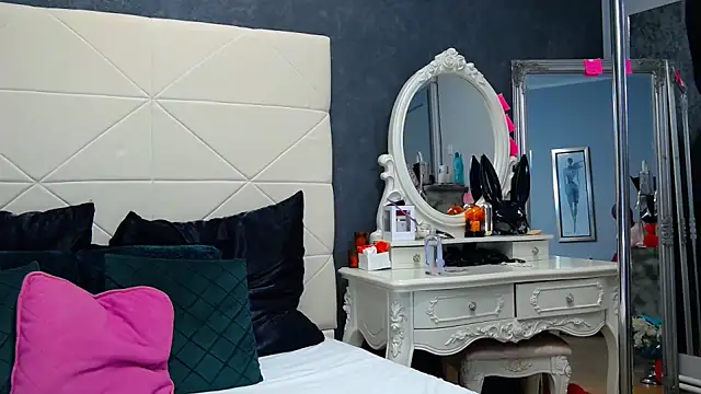 IssaSmith online show from 01/17/25, 11:49