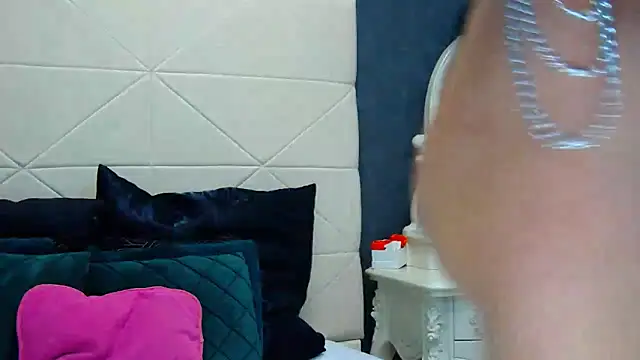 IssaSmith online show from 01/18/25, 11:43