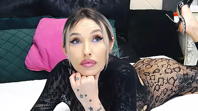 IssaSmith online show from 02/07/25, 12:06