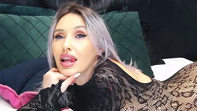 IssaSmith online show from 02/09/25, 11:14