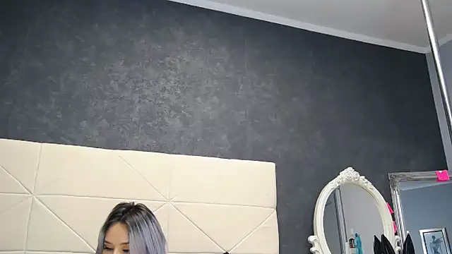 IssaSmith online show from 02/11/25, 08:15